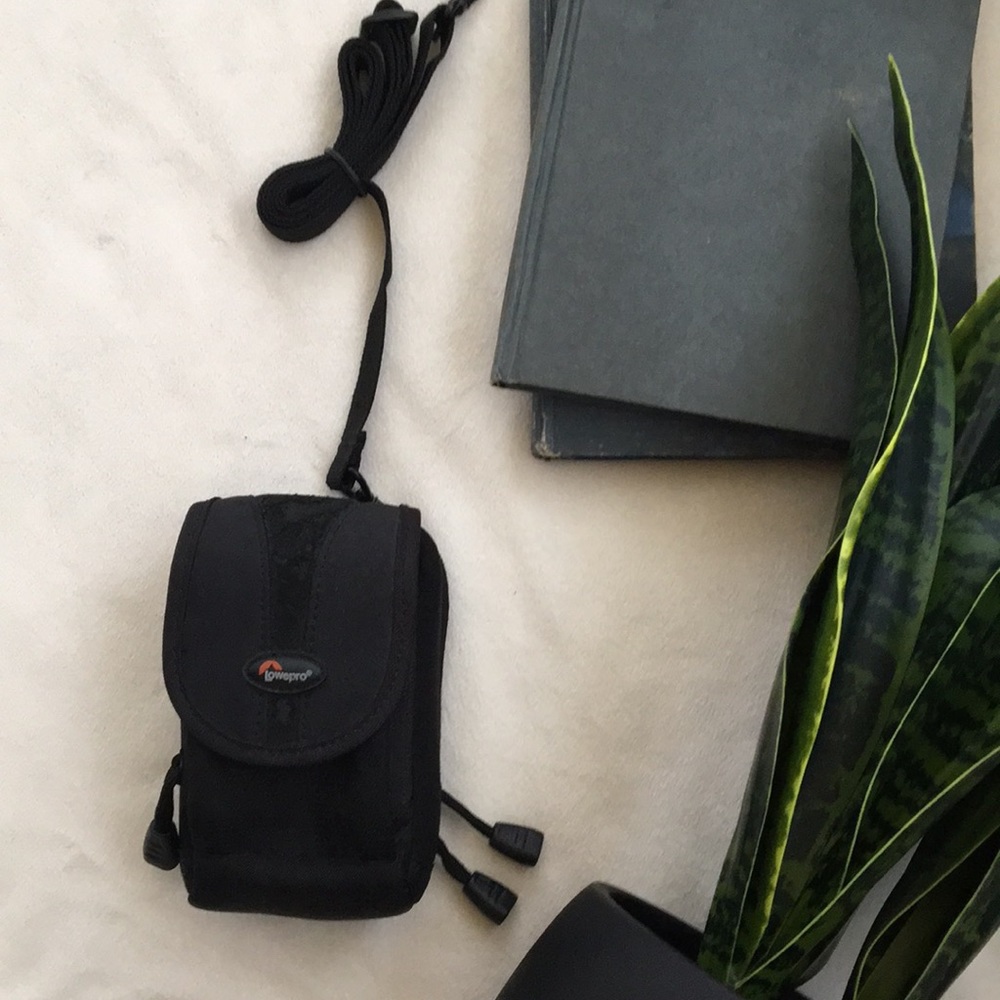 [ Lowepro Camera Bag with Belt & Shoulder Strap ]